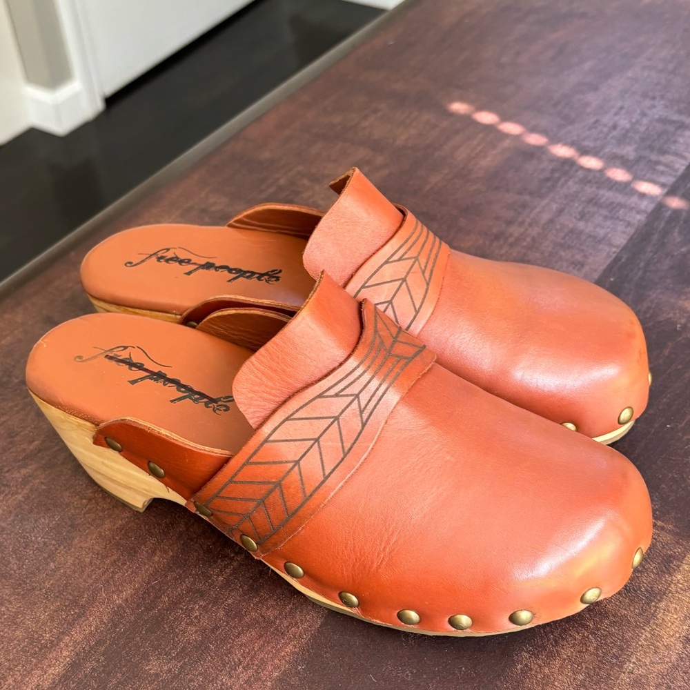 Free People Chloe Leather Clogs - Picture 3 of 13